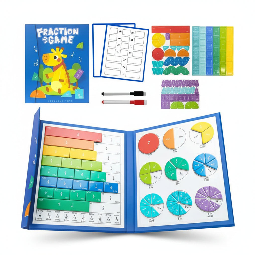 Plava edukativna magnetna knjiga sa žirafom "Fraction Game" koja sadrži raznobojne magnetne trake, krugove i flomastere za vizuelno učenje razlomaka.