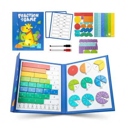 Plava edukativna magnetna knjiga sa žirafom "Fraction Game" koja sadrži raznobojne magnetne trake, krugove i flomastere za vizuelno učenje razlomaka.