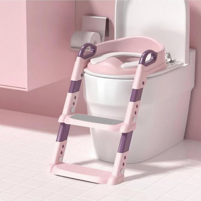 Dečija daska za WC šolju sa stepenicama i rukohvatima, podesiva po visini, postavljena na toalet.