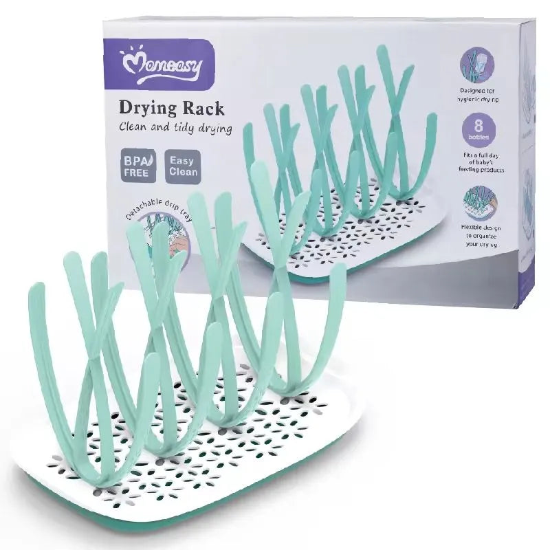 Mente zeleni plastični sušač i ocednik za bebi flašice sa držačima u obliku grančica i belim postoljem sa rupicama, postavljen ispred originalne Momeasy kutije.