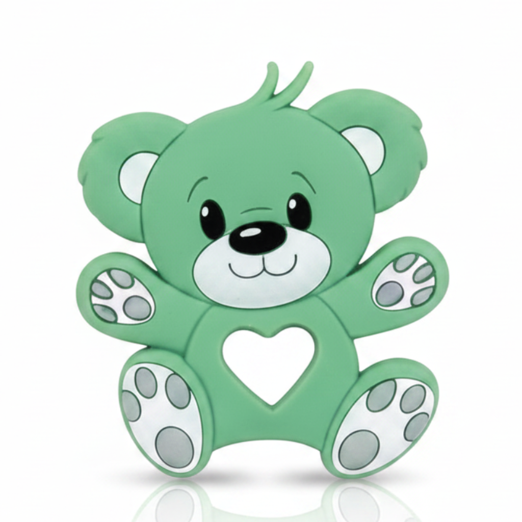 Svetlozeleni silikonski medvedić glodalica za novorođenčad spakovan u zaštitnu ambalažu sa oznakom 100% food-grade material.